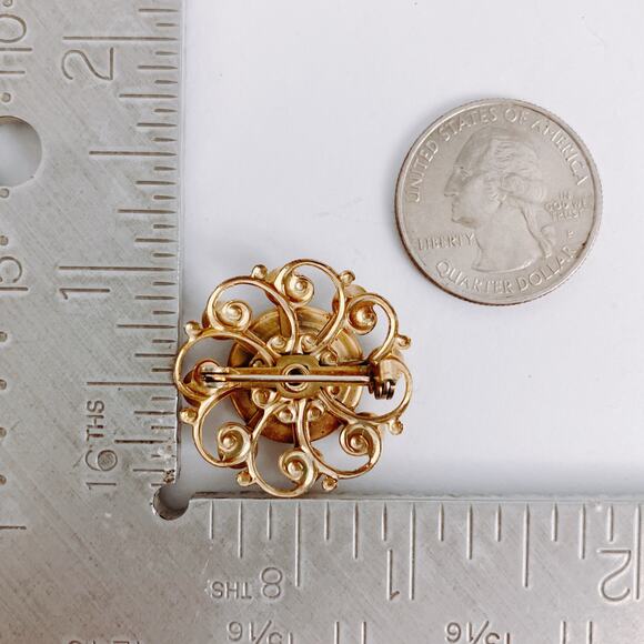 Small Vintage 60s Cameo Brooch Gold Tone Filigree Rhinestone Mid Century Pin - Picture 8 of 8